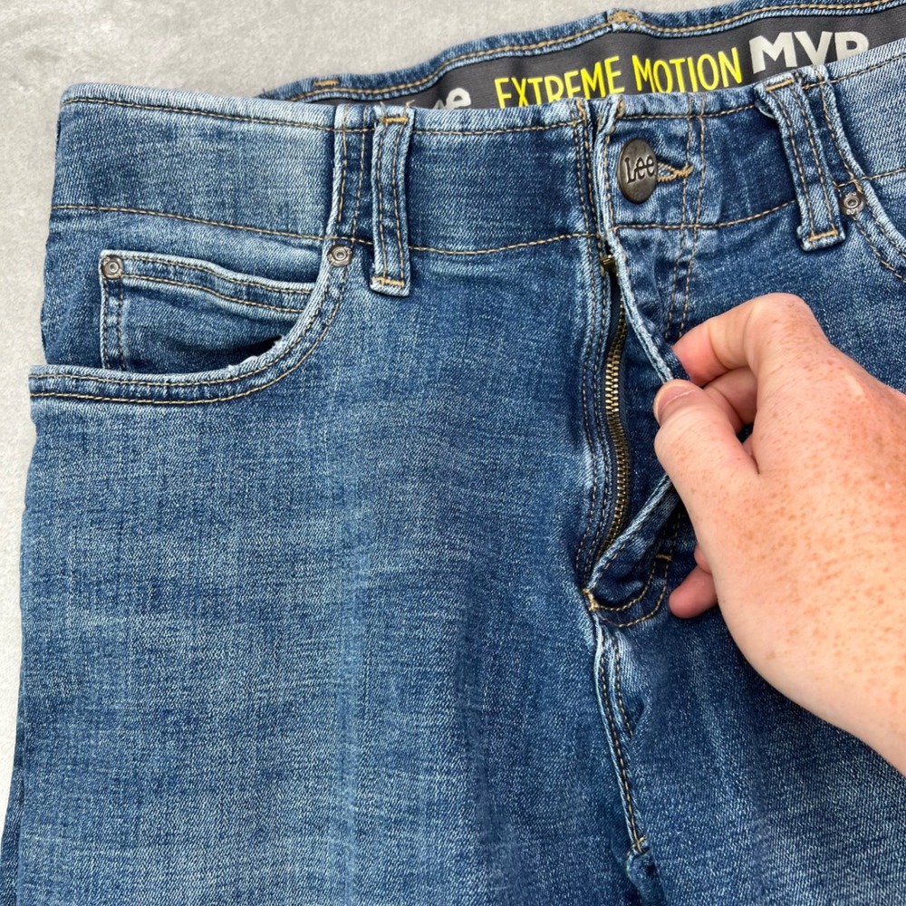 Lee Extreme Motion MVP Jeans Mens 32x30 Blue Solid Straight Fit Tapered Leg - Picture 5 of 14